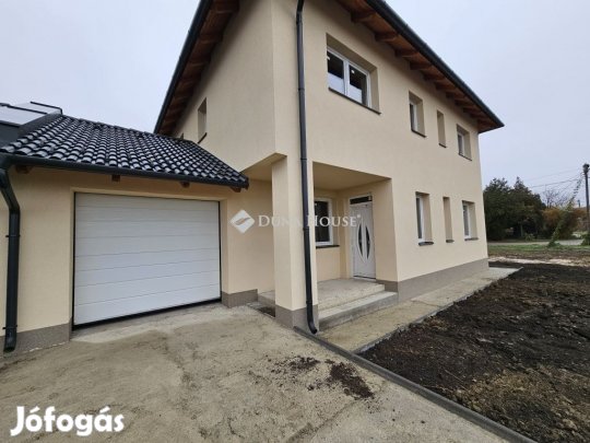 Eladó 187 nm-es ház Debrecen