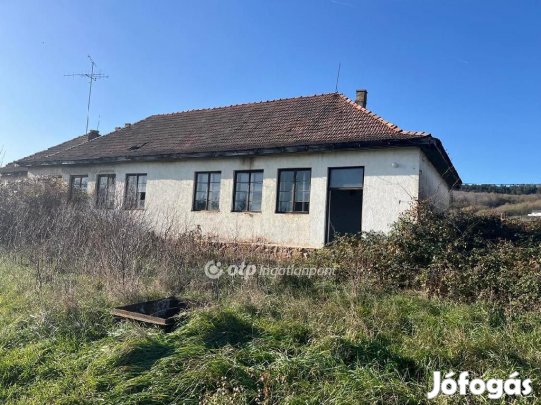 Eladó 187 nm-es ház Szekszárd
