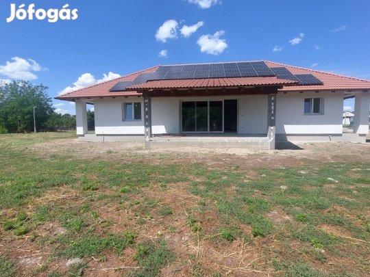 Eladó 189 nm-es ház Besnyő