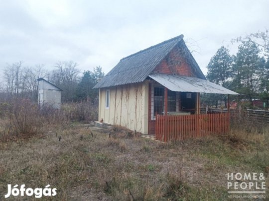 Eladó 18 nm-es Zártkert Bordány