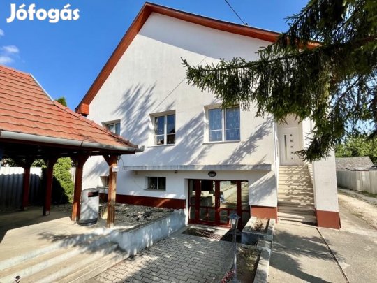 Eladó 190 nm-es Felújított Családi ház Tápióbicske