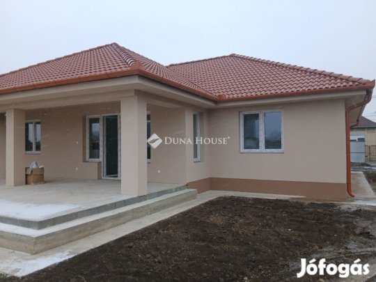 Eladó 190 nm-es ház Debrecen