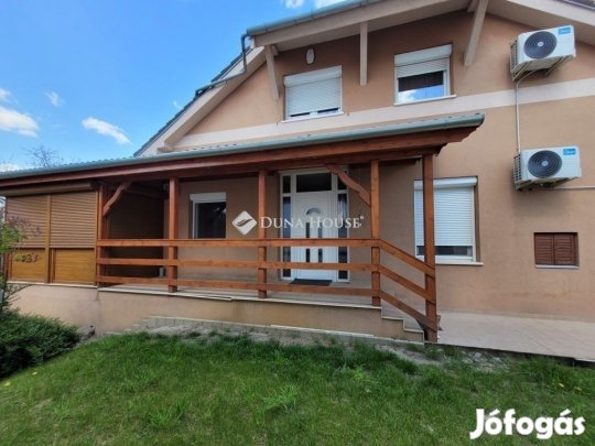 Eladó 190 nm-es ház Kecskemét