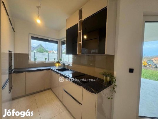 Eladó 190 nm-es ház Velence #5132132