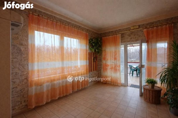 Eladó 192 nm-es ház Pusztaszabolcs