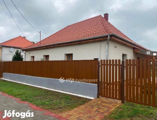 Eladó 193 nm-es üzlethelyiség Egyek