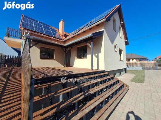 Eladó 195 nm-es ház Nemesvámos
