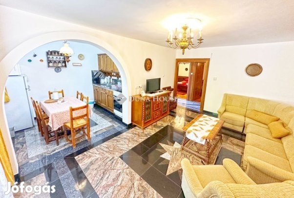 Eladó 195 nm-es ház Szántód