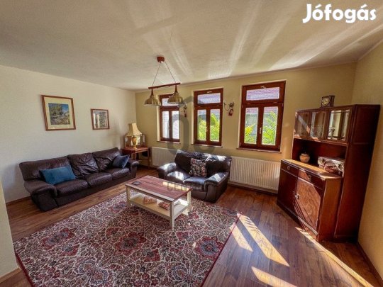 Eladó 197 nm-es ház Bakonykúti