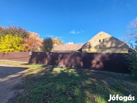 Eladó 198 m2 házrész, Csongrád