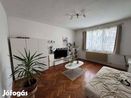 Eladó 198 nm-es ház Pécs