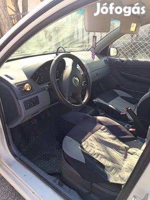 Eladó 1,2-es Skoda Fabia bontásra.