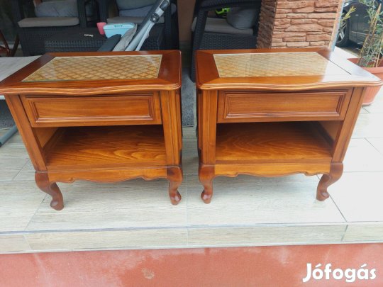 Eladó 1 db 1fiókos, díszanyag berakásos , a tetején üveges Barokk éjje