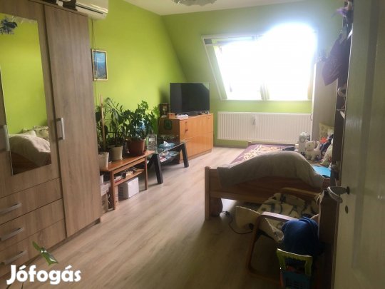 Eladó 1+félszobás első emeleti otthonos lakás Nyirádon