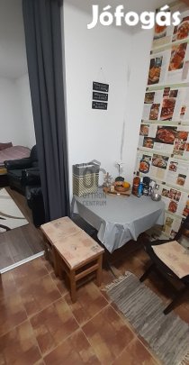 Eladó 1 szobás ház Nagykutason, 4726 m-es telekkel, erdő mellett