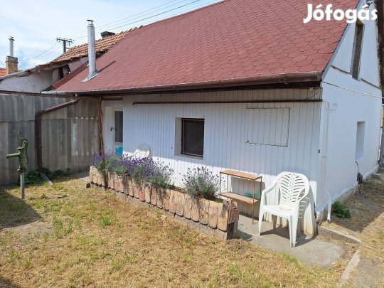 Eladó 1 szobás lakóház Kecskeméten a Vacsiközben!