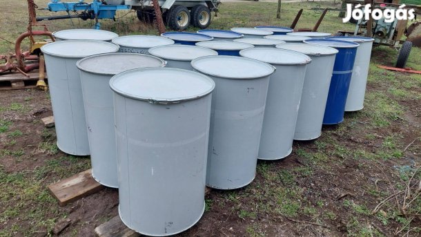 Eladó 200 literes zárófedeles fém hordó