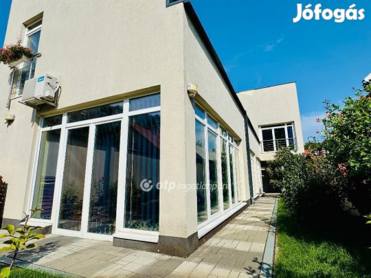 Eladó 200 nm-es ház Debrecen
