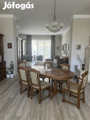 Eladó 200 nm-es ház Kecskemét