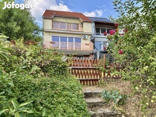 Eladó 200 nm-es ház Pécs