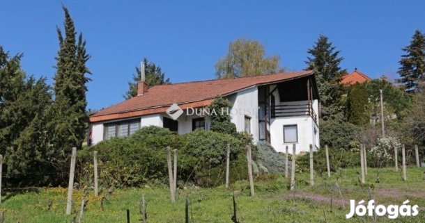 Eladó 200 nm-es ház Pécs