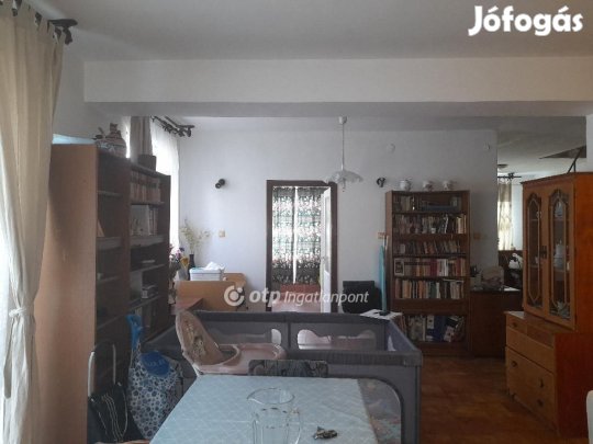 Eladó 200 nm-es ház Szeged