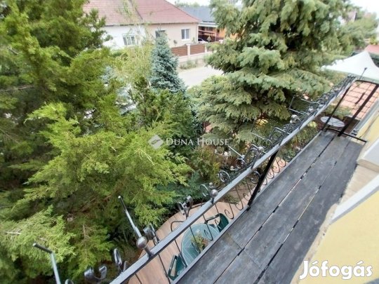 Eladó 200 nm-es ház Szeged