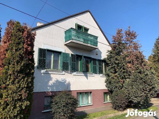 Eladó 200 nm-es ház Szolnok