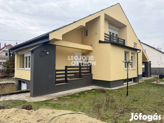 Eladó 2024-ben teljeskörűen felújított szinteltolásos családi ház