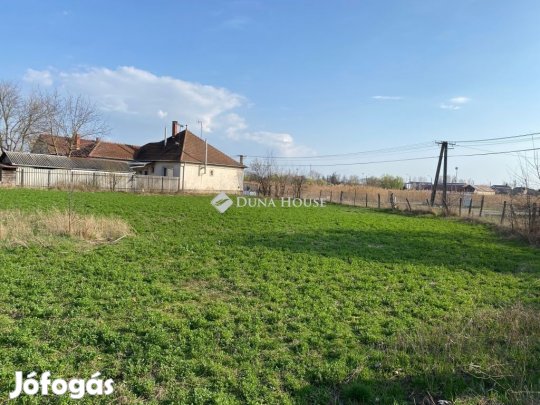 Eladó 2054 nm-es telek Derecske
