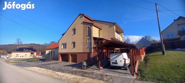 Eladó 205 m2 családi ház, Bakonyszentkirály