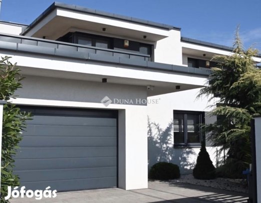 Eladó 206 nm-es ház Debrecen