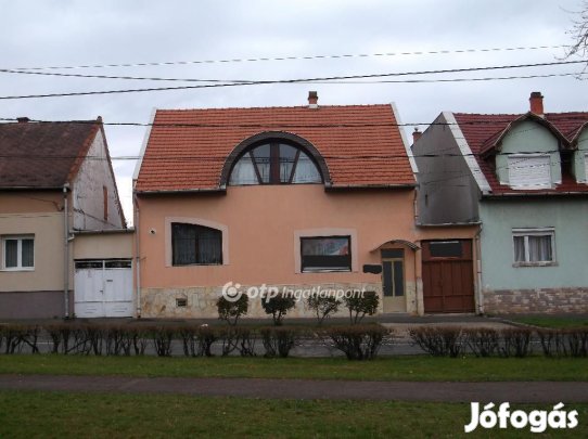 Eladó 206 nm-es ház Gyöngyös