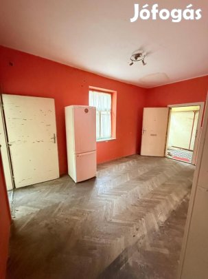 Eladó 206 nm-es ház Pécs