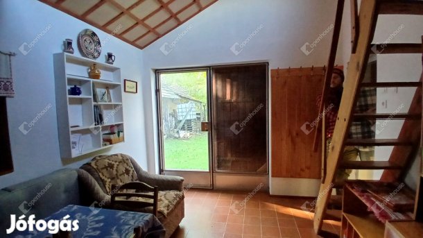 Eladó 2078 nm-es telek Csatár