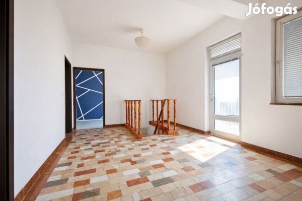 Eladó 208 nm-es ház Székesfehérvár