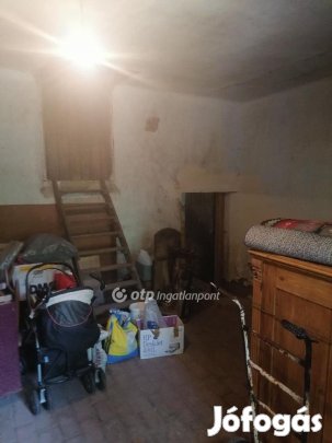 Eladó 210 nm-es Családi ház Felsőlajos Akácfa utca környékén