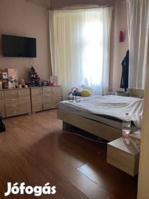 Eladó 210 nm-es ház Cegléd