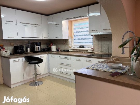 Eladó 210 nm-es ház Nyíregyháza