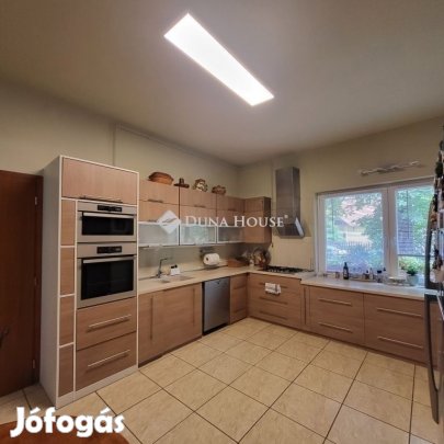 Eladó 210 nm-es ház Szeged
