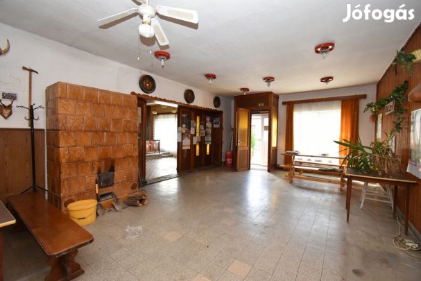 Eladó 211 nm-es ház Kisrákos