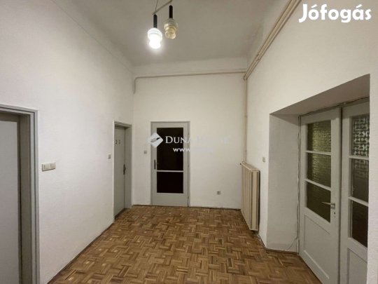 Eladó 213 nm-es ház Szeged