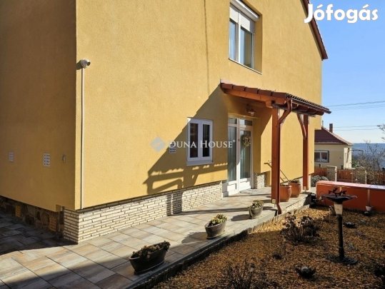 Eladó 215 nm-es ház Pécs