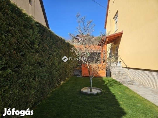 Eladó 215 nm-es ház Pécs