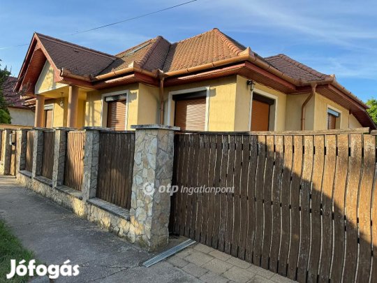Eladó 216 nm-es ház Hajdúszoboszló