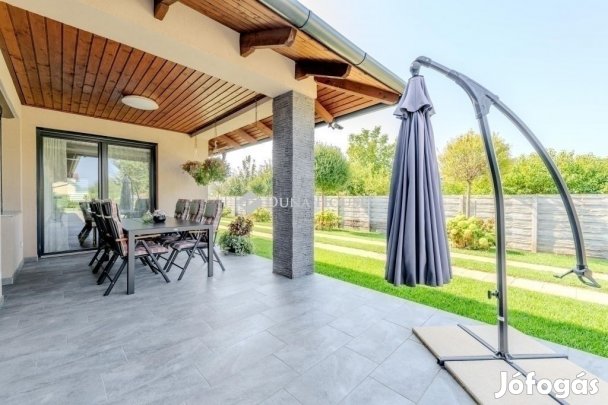 Eladó 217 nm-es ház Üllő