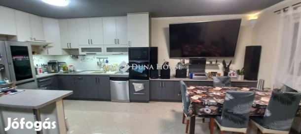 Eladó 218 nm-es ház Etyek