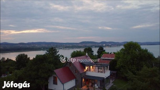 Eladó 218 nm-es ház Tihany