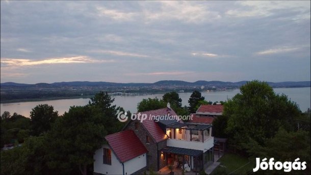 Eladó 218 nm-es ház Tihany