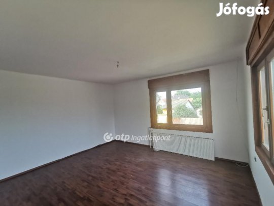 Eladó 219 nm-es ház Baja